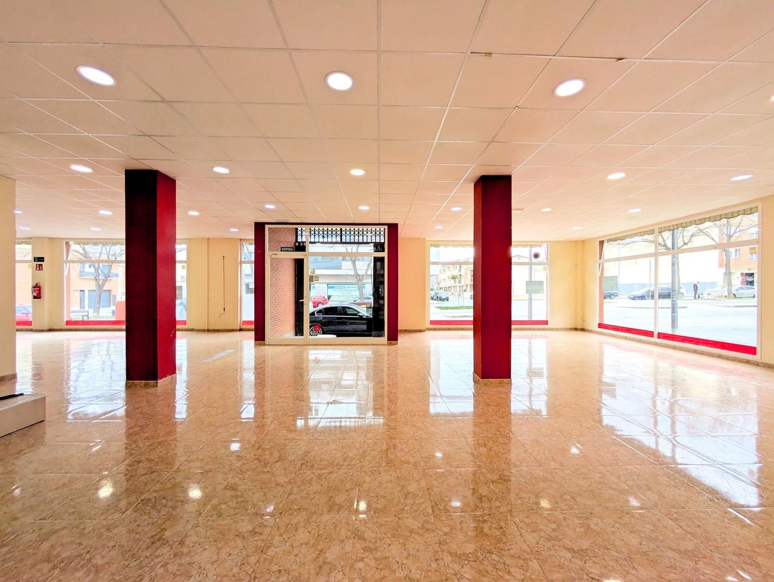 Erhverv til leje i Amposta med garage - € 900 (Ref: 9571096)