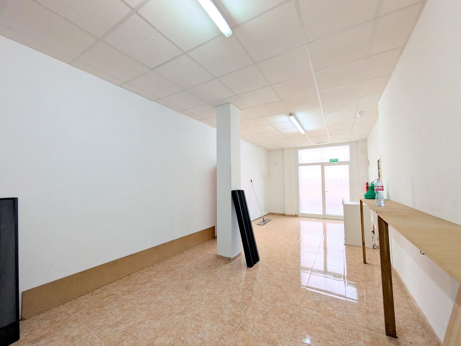 Erhverv til leje i Amposta med garage - € 900 (Ref: 9571096)