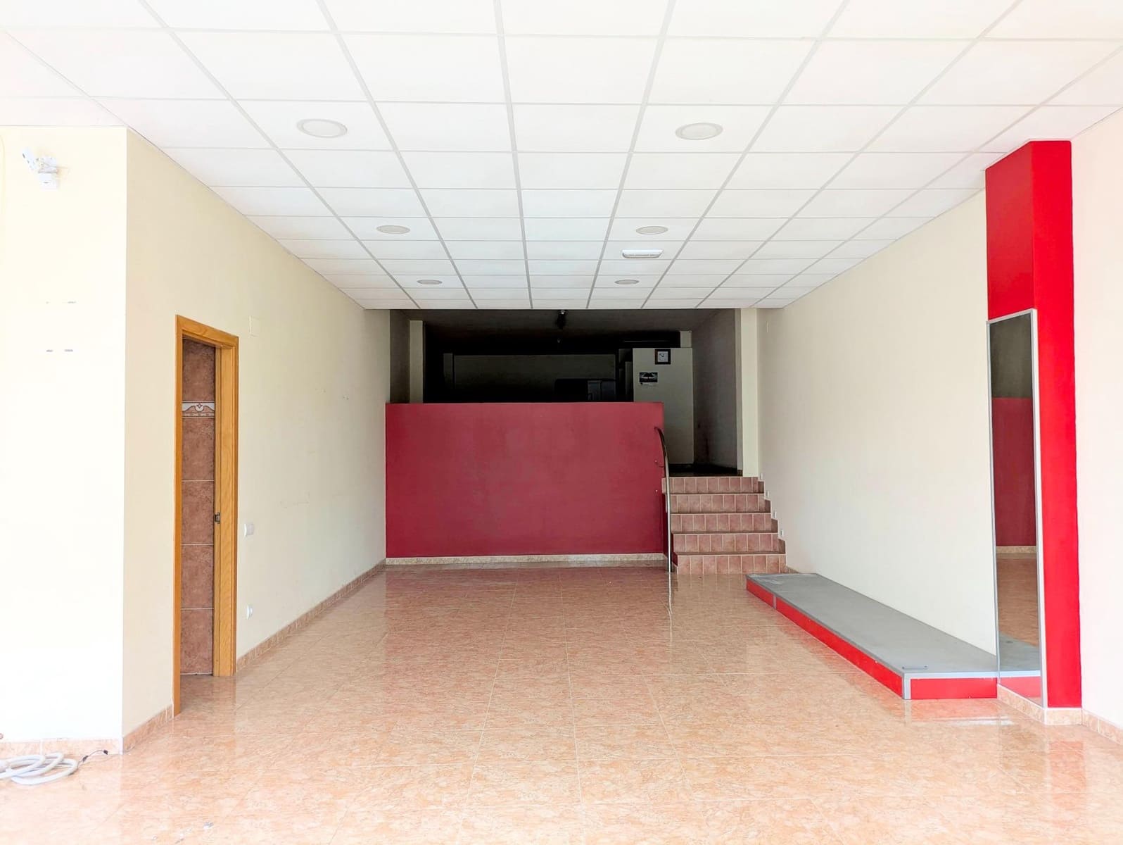 Erhverv til leje i Amposta med garage - € 900 (Ref: 9571096)