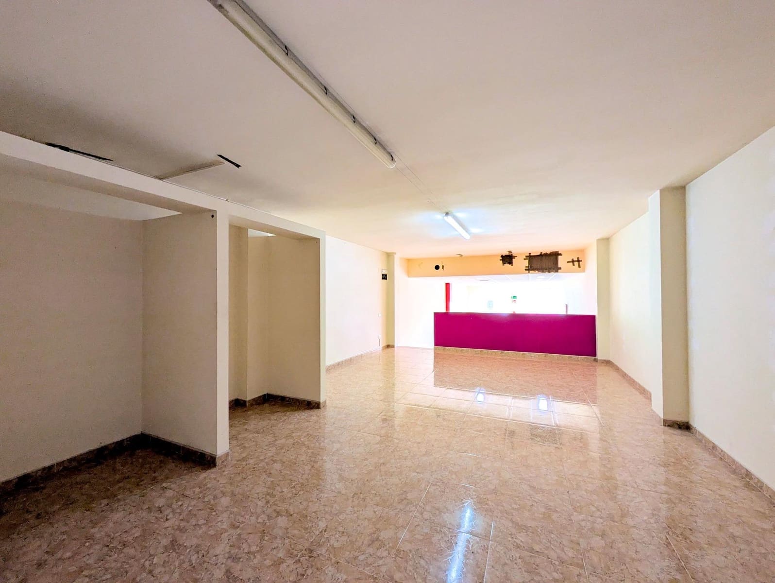 Erhverv til leje i Amposta med garage - € 900 (Ref: 9571096)