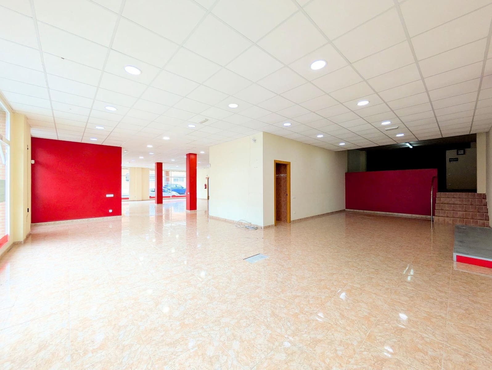 Erhverv til leje i Amposta med garage - € 900 (Ref: 9571096)