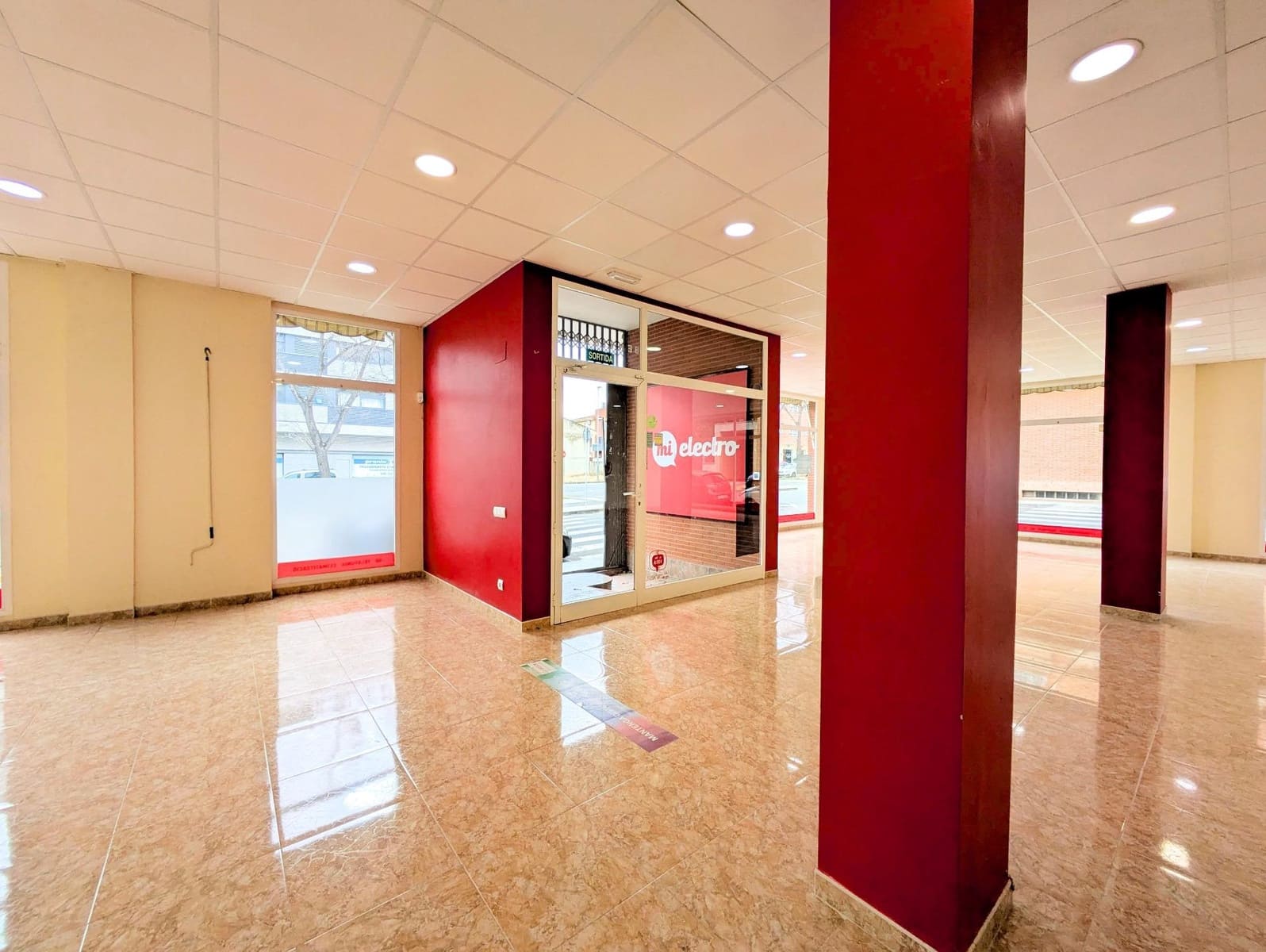 Erhverv til leje i Amposta med garage - € 900 (Ref: 9571096)