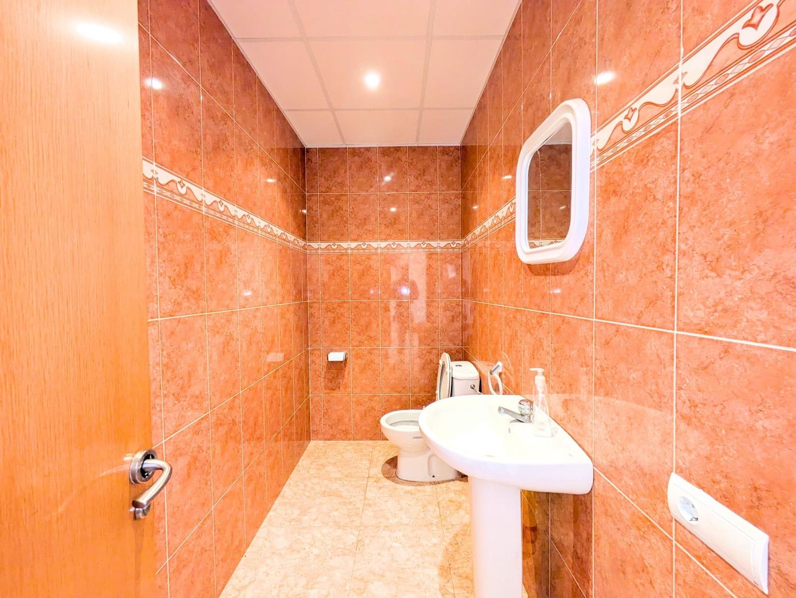 Erhverv til leje i Amposta med garage - € 900 (Ref: 9571096)