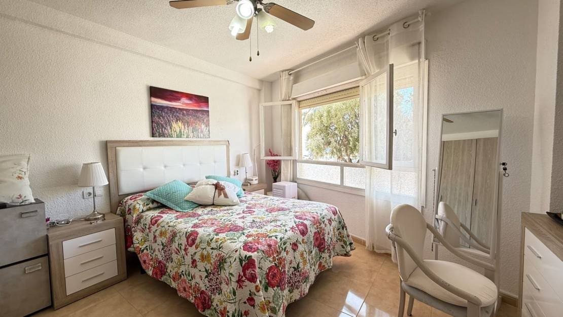 Apartamento de 3 habitaciones en Torrevieja en venta - 210.000 € (Ref: 10072997)
