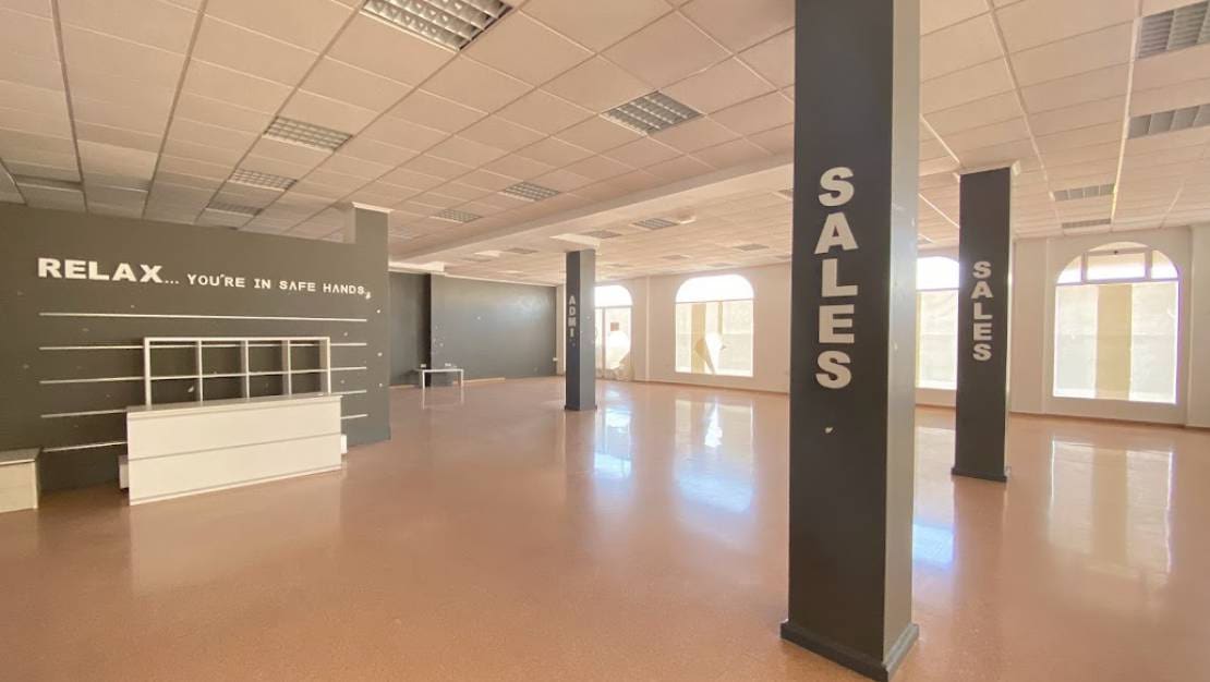 Commercial for rent in San Miguel de Salinas - € 700 (Ref: 7414463)