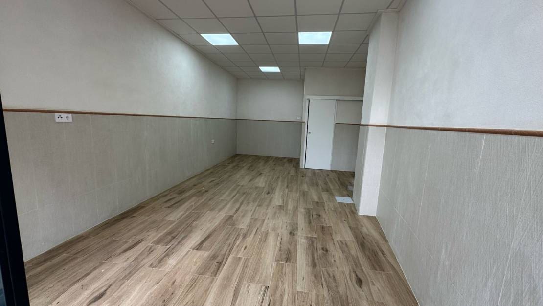 Local Comercial de 1 habitación en San Miguel de Salinas en alquiler - 560 € (Ref: 8816623)