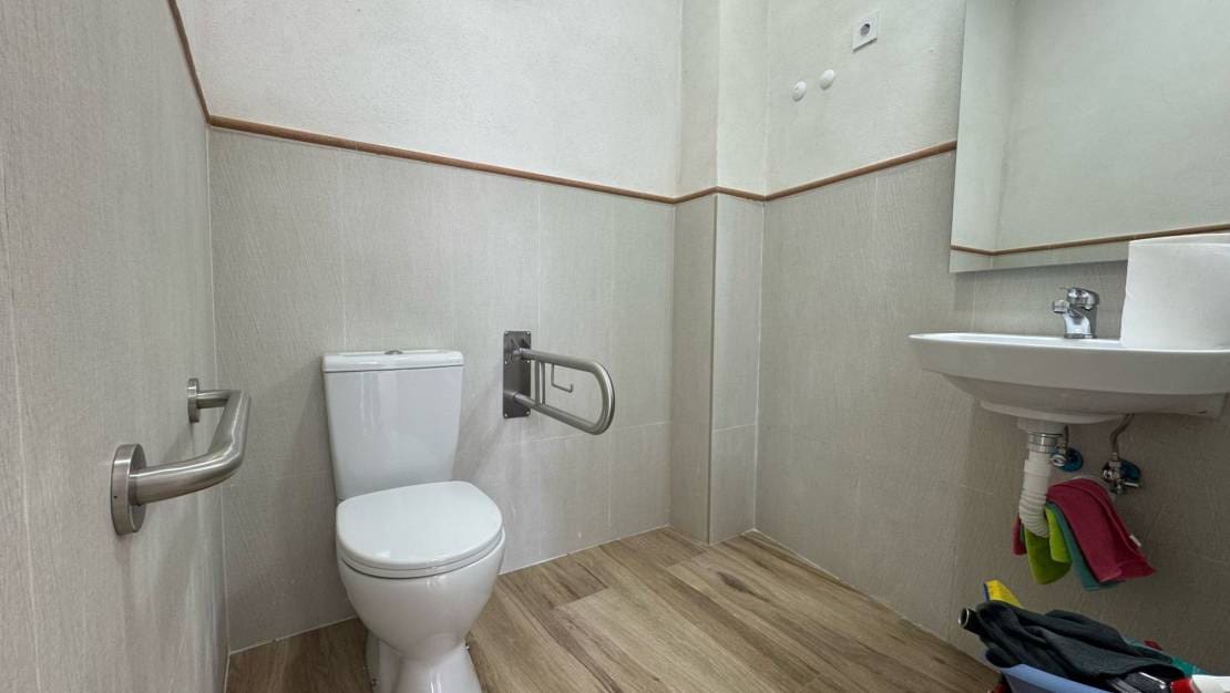 Local Comercial de 1 habitación en San Miguel de Salinas en alquiler - 560 € (Ref: 8816623)