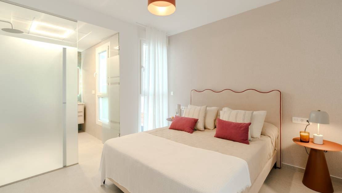 2 soveværelse Byhus til salg i Los Alcazares med swimmingpool garage - € 467.000 (Ref: 9027199)