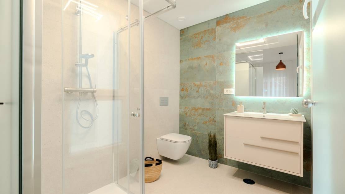 2 soveværelse Byhus til salg i Los Alcazares med swimmingpool garage - € 467.000 (Ref: 9027199)