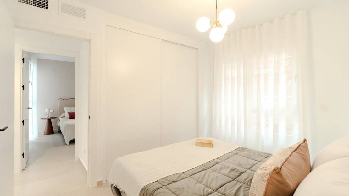 2 soveværelse Byhus til salg i Los Alcazares med swimmingpool garage - € 467.000 (Ref: 9027199)