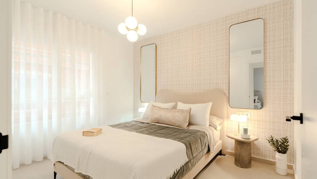 2 soveværelse Byhus til salg i Los Alcazares med swimmingpool garage - € 467.000 (Ref: 9027199)