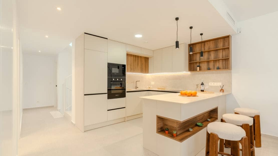 2 soveværelse Byhus til salg i Los Alcazares med swimmingpool garage - € 467.000 (Ref: 9027199)