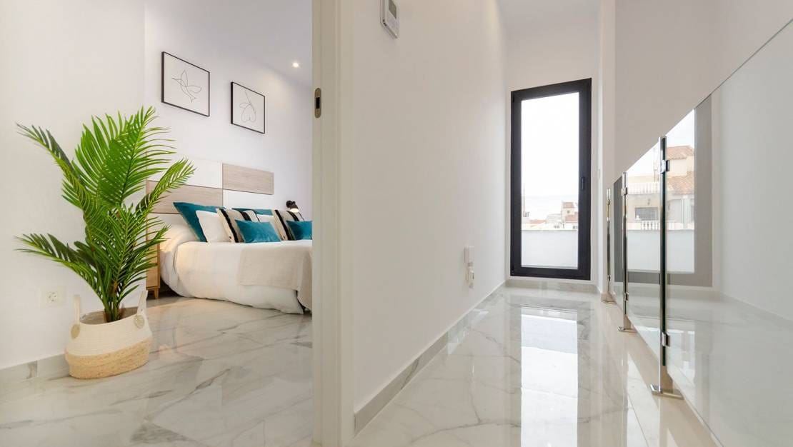 3 bedroom Villa for sale in Torrevieja with pool garage - € 409,000 (Ref: 9034821)