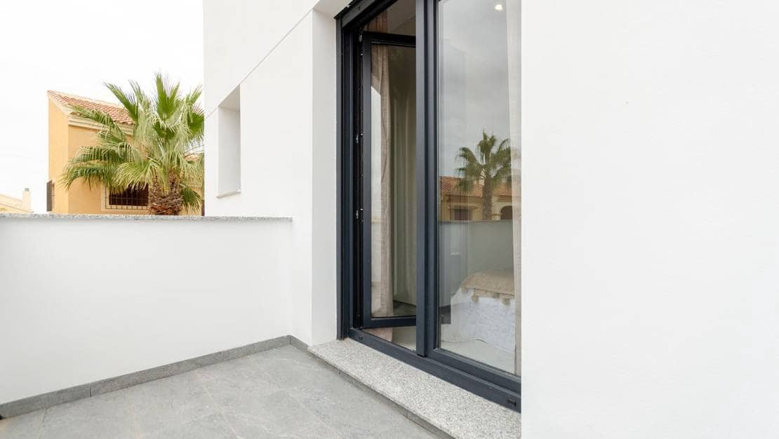 3 bedroom Villa for sale in Torrevieja with pool garage - € 409,000 (Ref: 9034821)