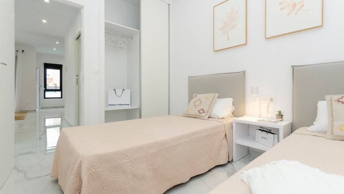 3 bedroom Villa for sale in Torrevieja with pool garage - € 409,000 (Ref: 9034821)