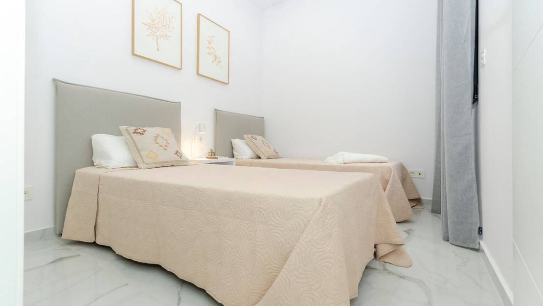 3 bedroom Villa for sale in Torrevieja with pool garage - € 409,000 (Ref: 9034821)