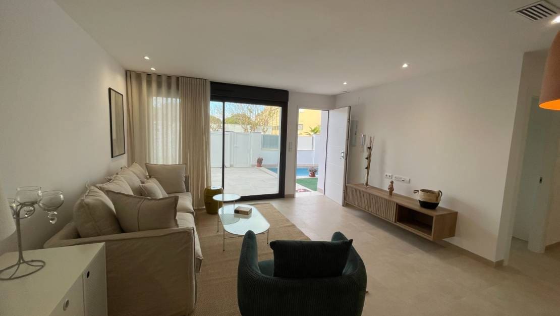 3 slaapkamer Halfvrijstaande villa te koop in San Pedro del Pinatar met zwembad garage - € 419.900 (Ref: 9041208)