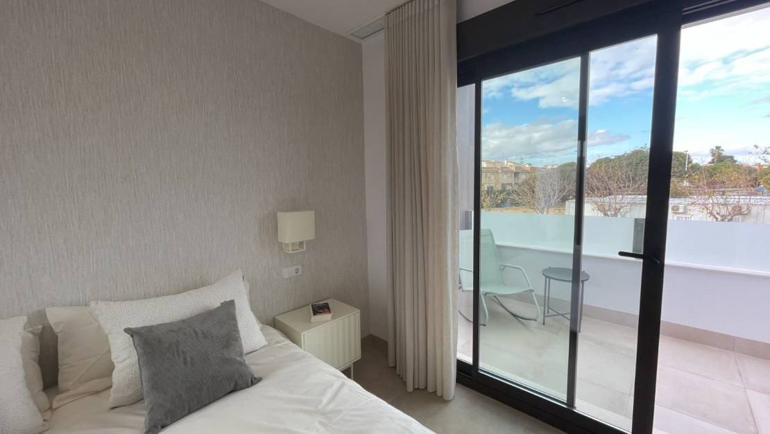 3 slaapkamer Halfvrijstaande villa te koop in San Pedro del Pinatar met zwembad garage - € 419.900 (Ref: 9041208)