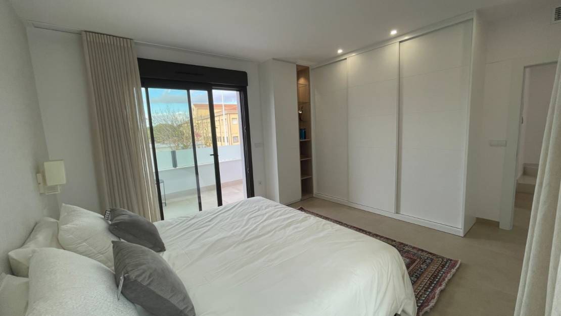 3 slaapkamer Halfvrijstaande villa te koop in San Pedro del Pinatar met zwembad garage - € 419.900 (Ref: 9041208)