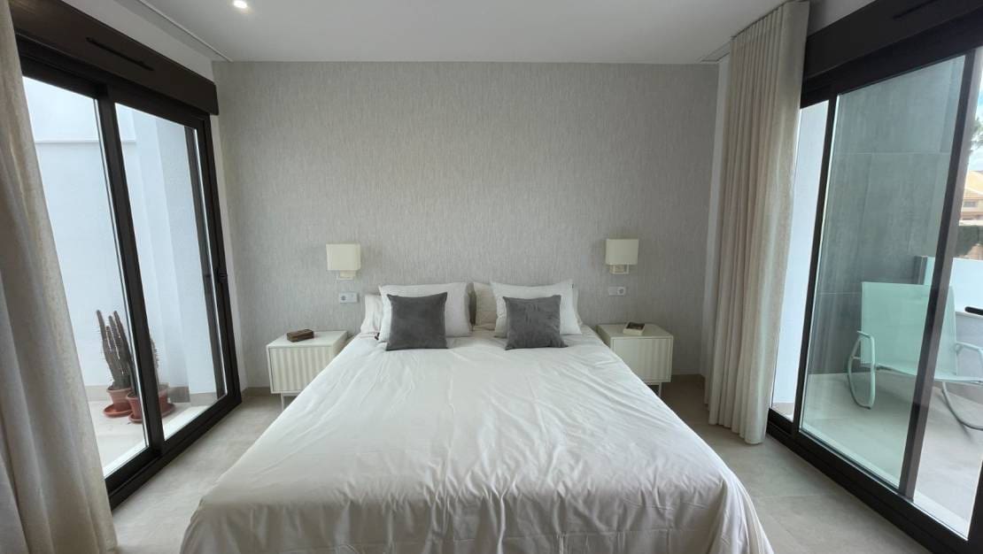 3 slaapkamer Halfvrijstaande villa te koop in San Pedro del Pinatar met zwembad garage - € 419.900 (Ref: 9041208)