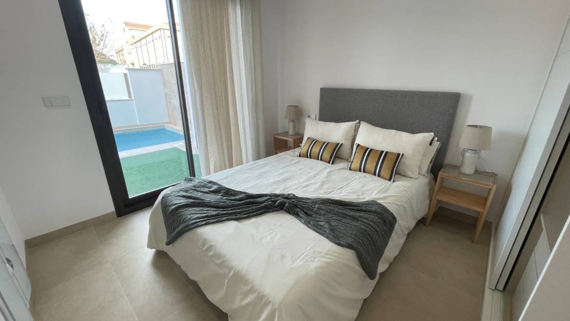 3 slaapkamer Halfvrijstaande villa te koop in San Pedro del Pinatar met zwembad garage - € 419.900 (Ref: 9041208)