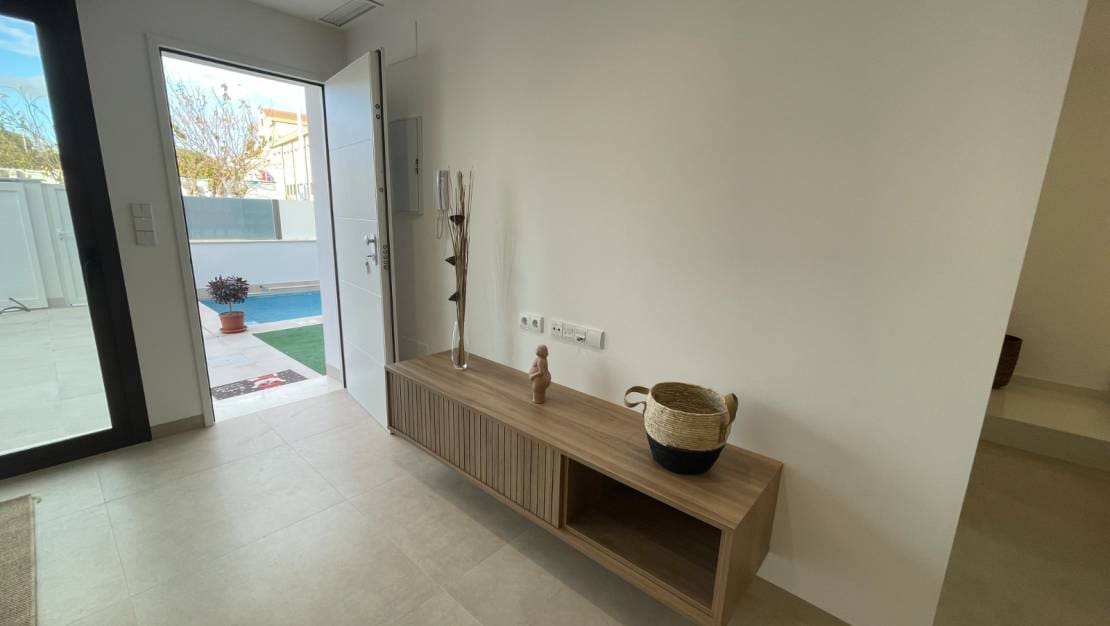 3 slaapkamer Halfvrijstaande villa te koop in San Pedro del Pinatar met zwembad garage - € 419.900 (Ref: 9041208)