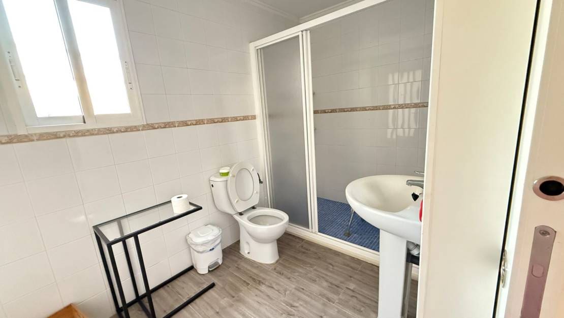 3 soveværelse Villa til salg i Torrevieja med swimmingpool garage - € 650.000 (Ref: 9168856)