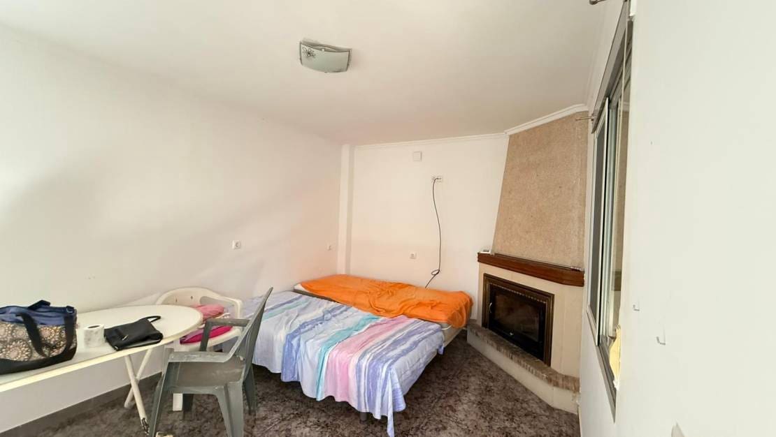 3 soveværelse Villa til salg i Torrevieja med swimmingpool garage - € 650.000 (Ref: 9168856)