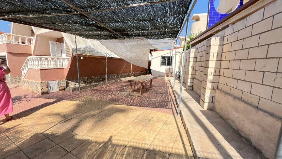 3 soveværelse Villa til salg i Torrevieja med swimmingpool garage - € 650.000 (Ref: 9168856)