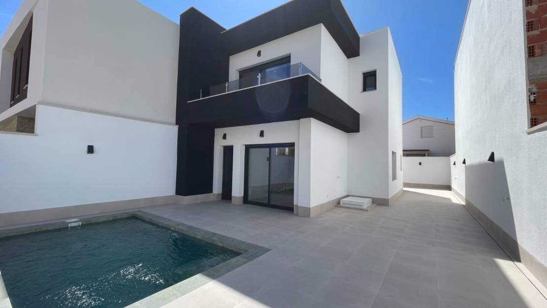 3 bedroom Villa for sale in Heredades with pool garage - € 359,900 (Ref: 9386985)