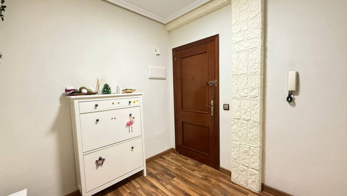 3 bedroom Flat for sale in San Miguel de Salinas with garage - € 157,500 (Ref: 9436447)