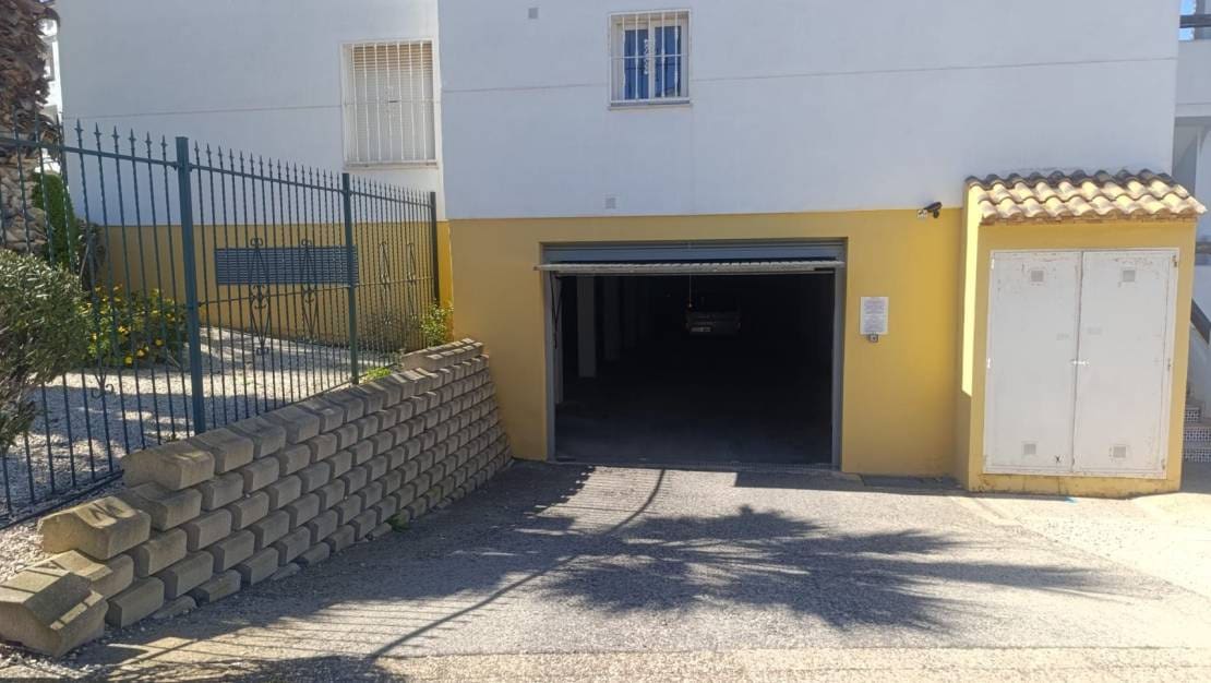 Garage for rent in Villamartin - € 150 (Ref: 9449730)