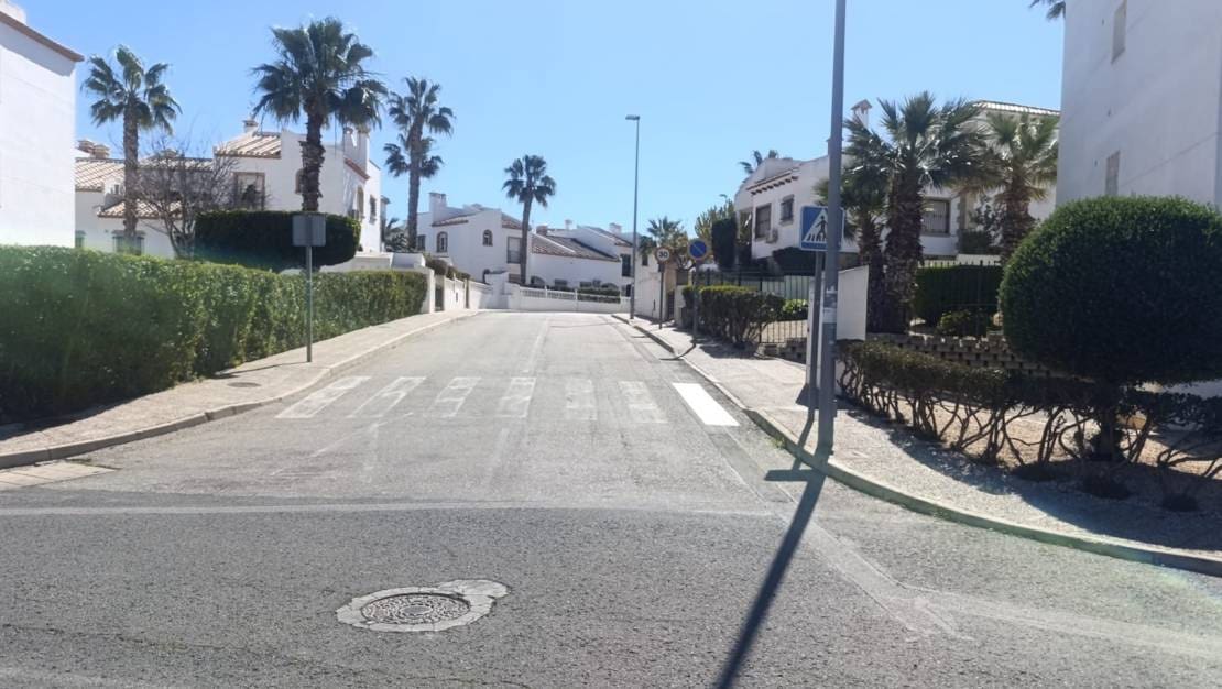 Garage for rent in Villamartin - € 150 (Ref: 9449730)