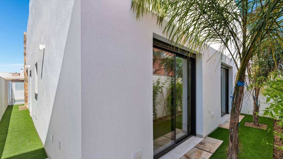 Casa de 3 habitaciones en Pilar de la Horadada en venta con piscina garaje - 339.000 € (Ref: 9454809)