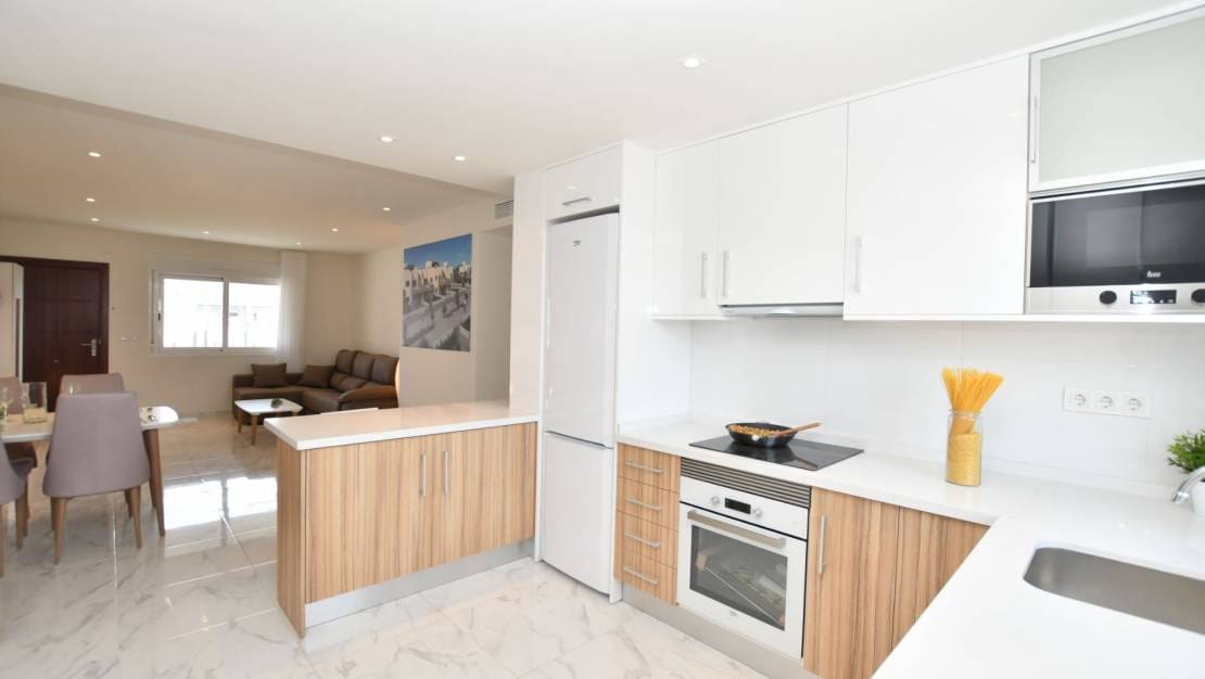 2 makuuhuone Huoneisto myytävänä paikassa San Miguel de Salinas mukana uima-altaan 
autotalli - 243 800 € (Ref: 9464866)