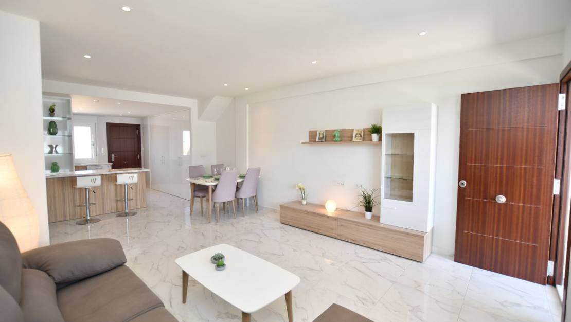 2 makuuhuone Huoneisto myytävänä paikassa San Miguel de Salinas mukana uima-altaan 
autotalli - 243 800 € (Ref: 9464866)