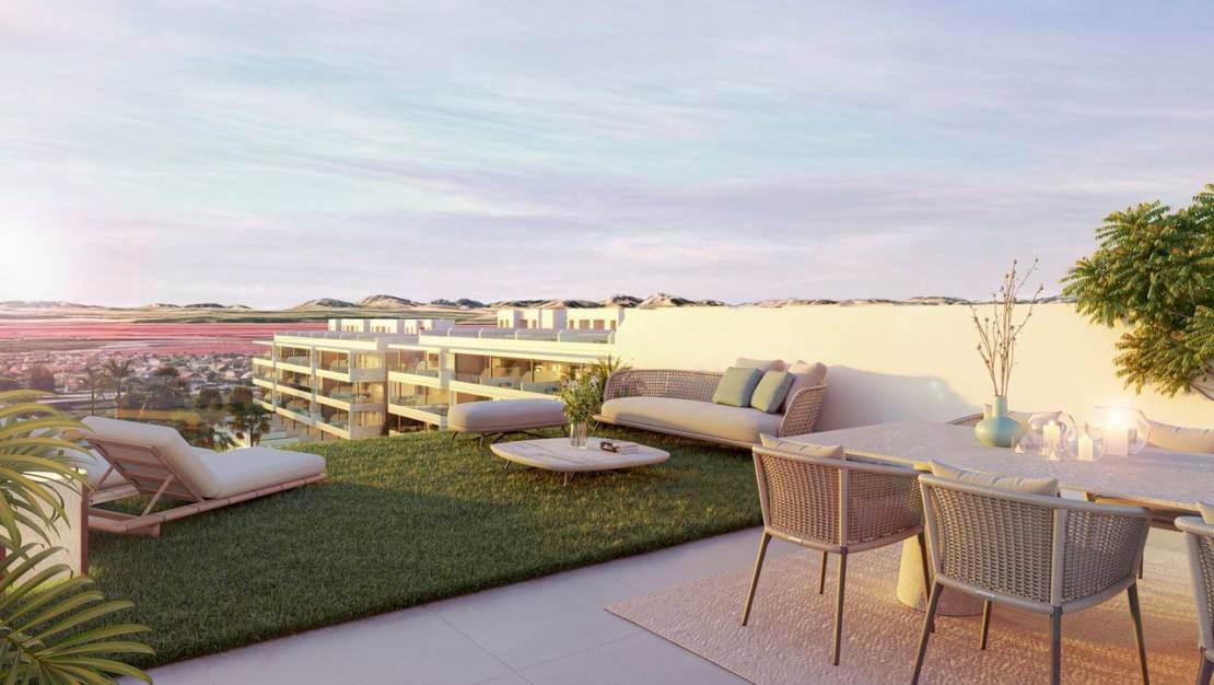 Apartamento de 2 habitaciones en Torrevieja en venta con piscina garaje - 280.000 € (Ref: 9544465)