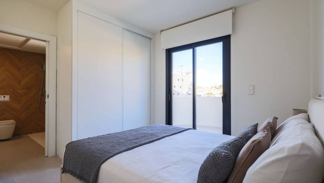 3 soveværelse Villa til salg i Campoamor med swimmingpool - € 590.000 (Ref: 9611975)