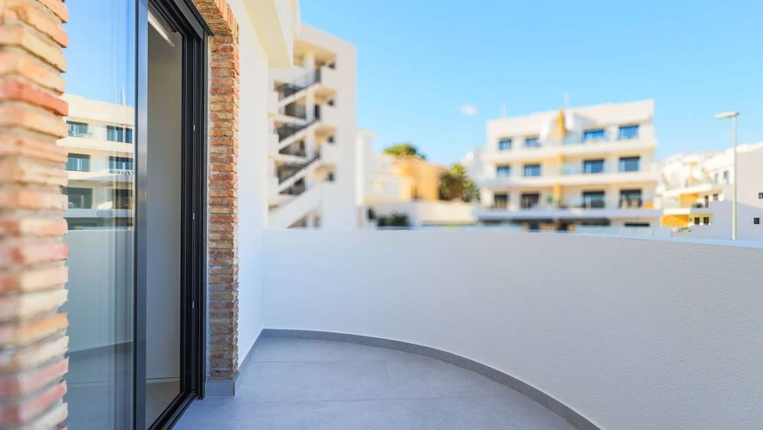 3 soveværelse Villa til salg i Campoamor med swimmingpool - € 590.000 (Ref: 9611975)