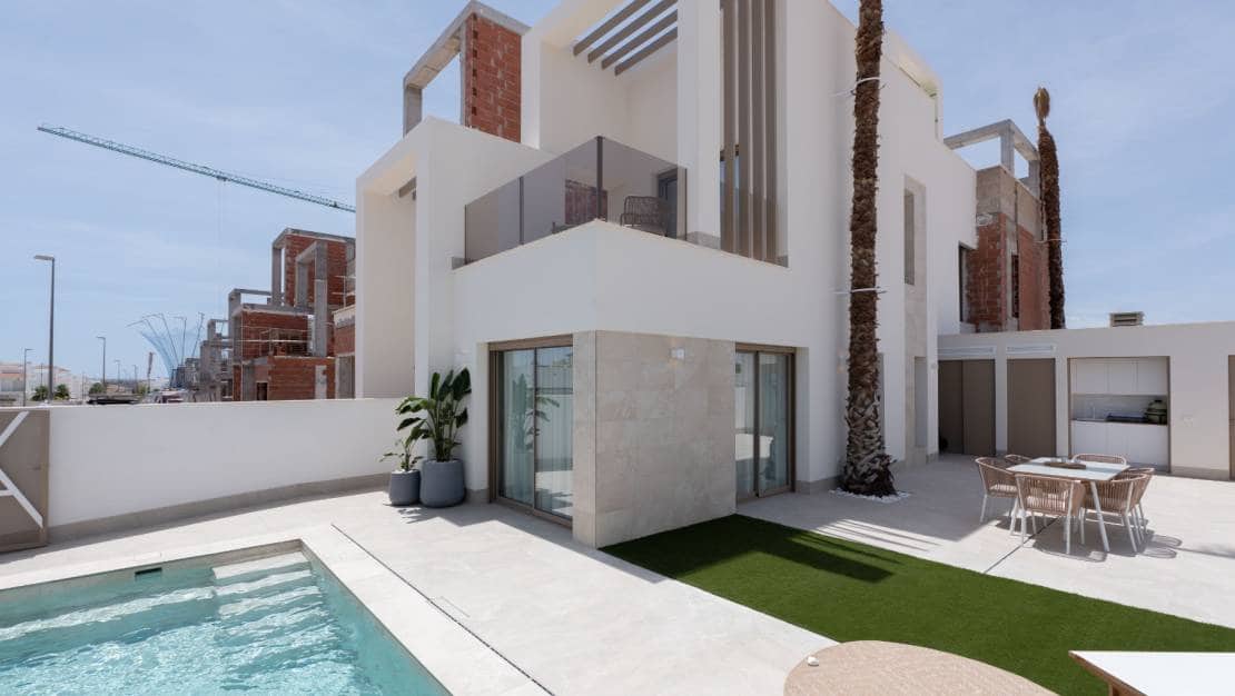 3 bedroom Villa for sale in Los Alcazares with pool garage - € 439,000 (Ref: 9665136)