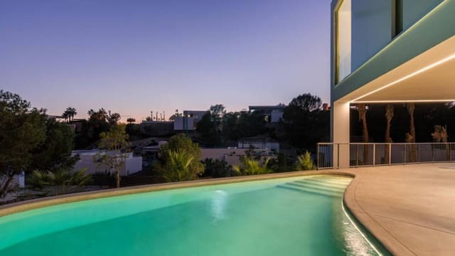 Chalet de 3 habitaciones en Las Colinas Golf, Orihuela en venta con piscina garaje - 2.365.000 € (Ref: 9757601)