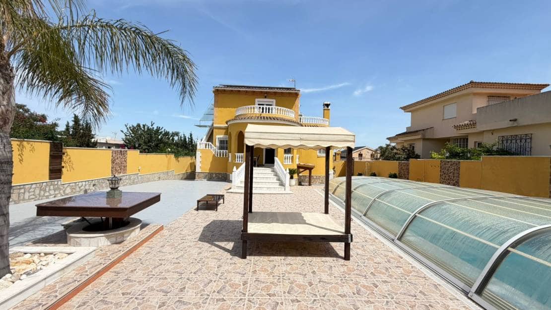 Chalet de 5 habitaciones en Orihuela en venta con piscina garaje - 600.000 € (Ref: 9794997)