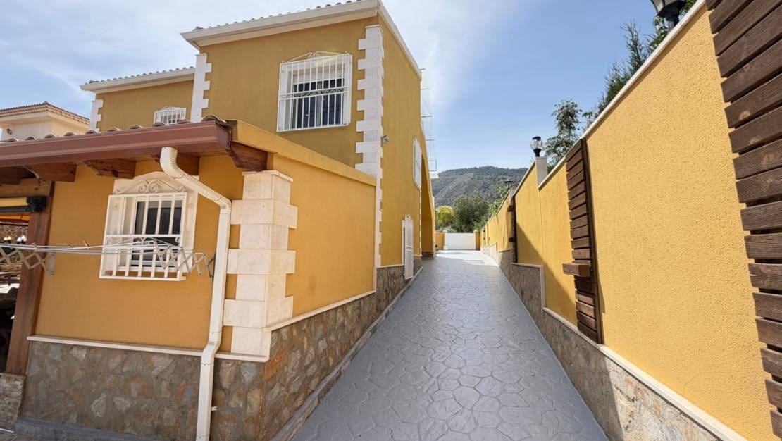 Chalet de 5 habitaciones en Orihuela en venta con piscina garaje - 600.000 € (Ref: 9794997)