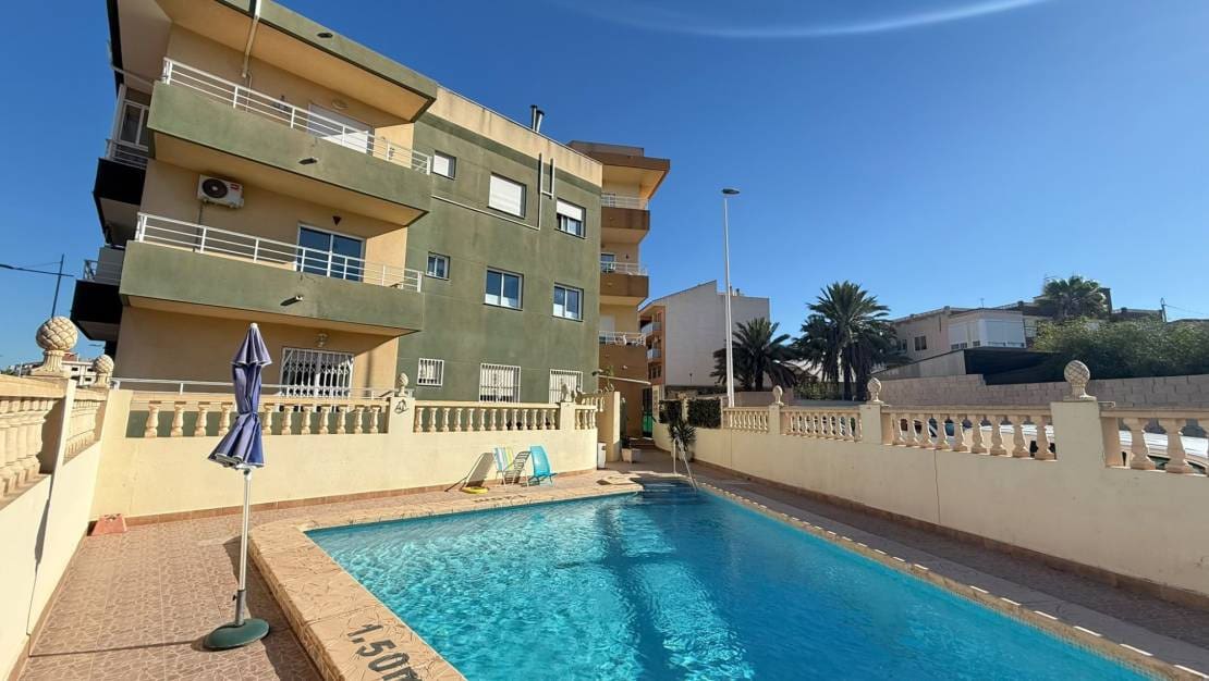 Apartamento de 2 habitaciones en San Miguel de Salinas en venta con piscina garaje - 145.000 € (Ref: 9968906)