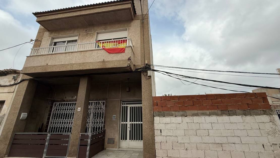 3 soverom Leilighet til leie i San Miguel de Salinas med svømmebasseng - € 850 (Ref: 9974438)