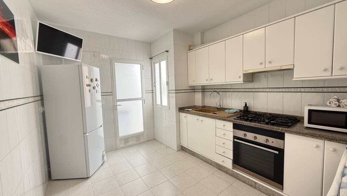 3 soverom Leilighet til leie i San Miguel de Salinas med svømmebasseng - € 850 (Ref: 9974438)