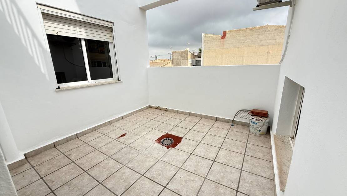 3 soverom Leilighet til leie i San Miguel de Salinas med svømmebasseng - € 850 (Ref: 9974438)