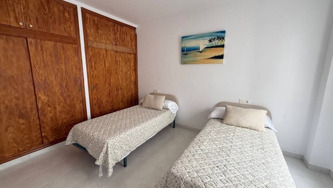 3 soverom Leilighet til leie i San Miguel de Salinas med svømmebasseng - € 850 (Ref: 9974438)