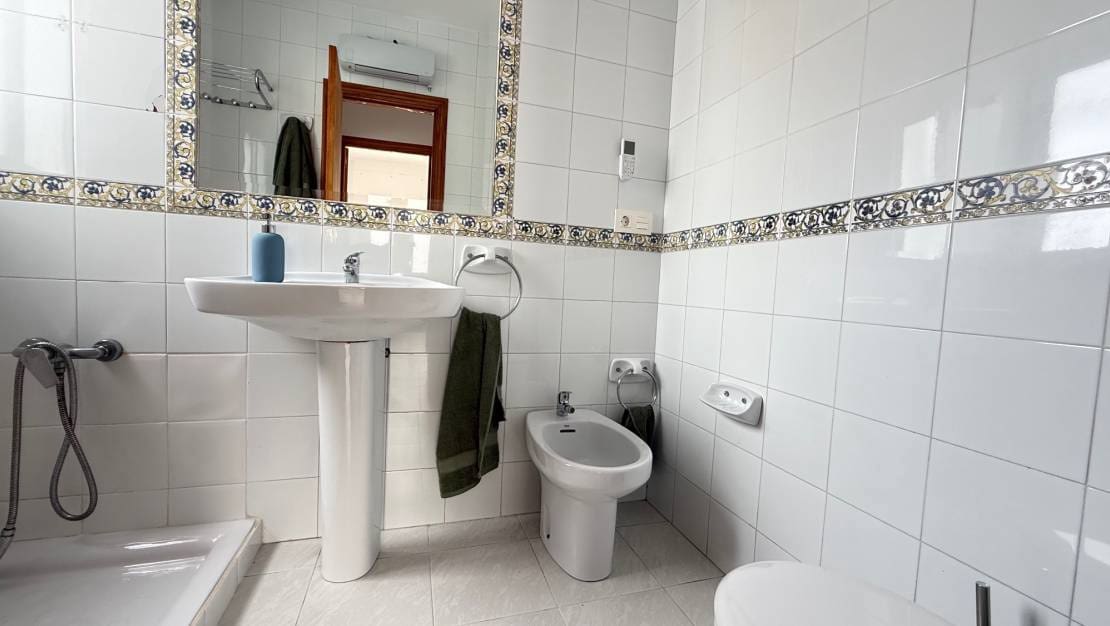 3 soverom Leilighet til leie i San Miguel de Salinas med svømmebasseng - € 850 (Ref: 9974438)