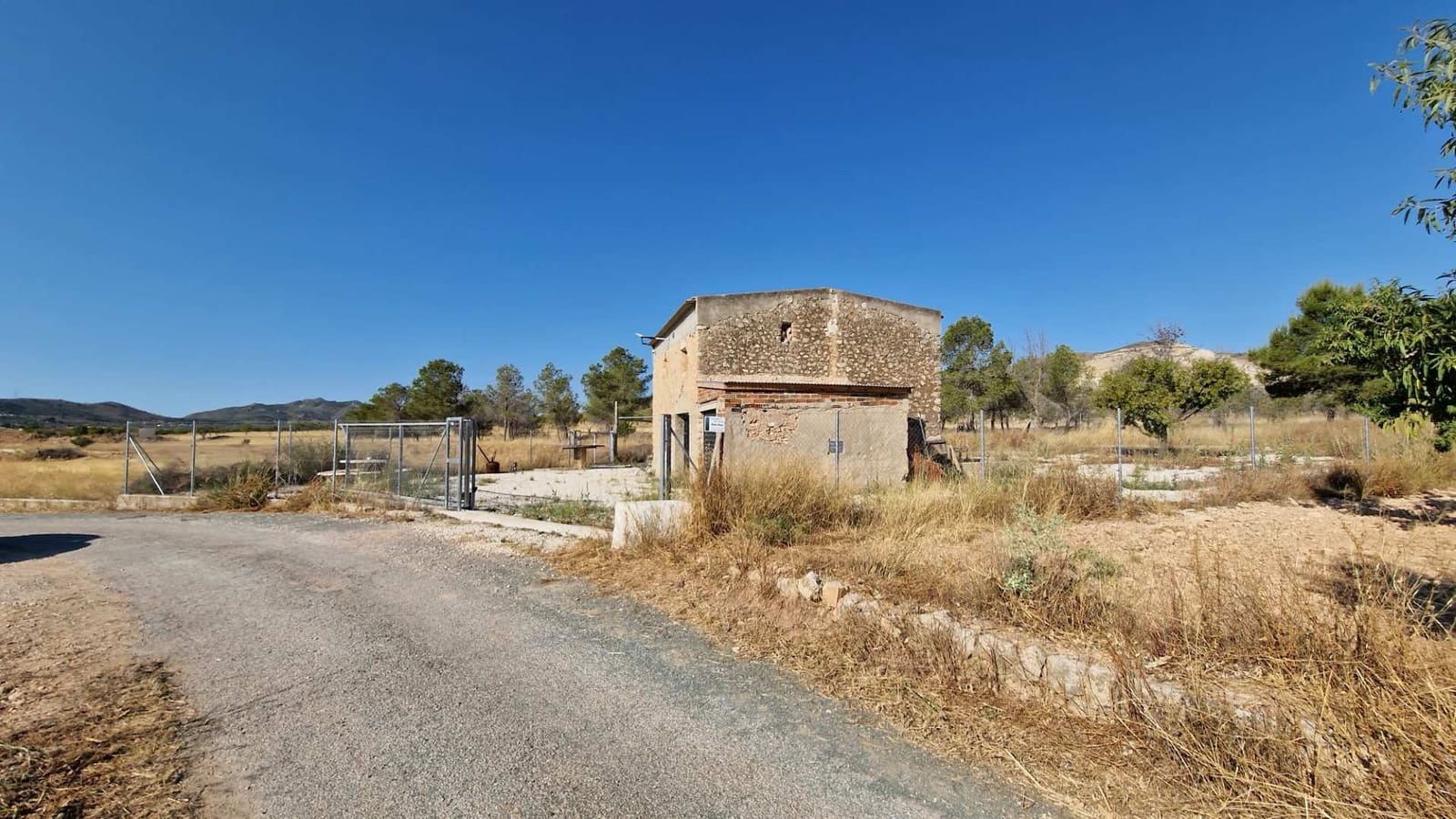 Maalaistalo myytävänä paikassa Hondon de las Nieves - 99 950 € (Ref: 10091416)